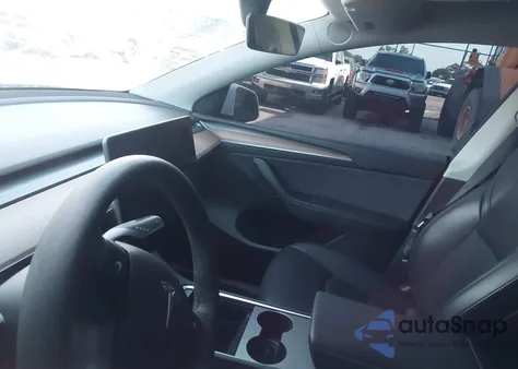 2022 Tesla Model Y Long Range Dual Motor All-Wheel Drive from USA, damaged, VIN 7SAYGAEE2NF542463